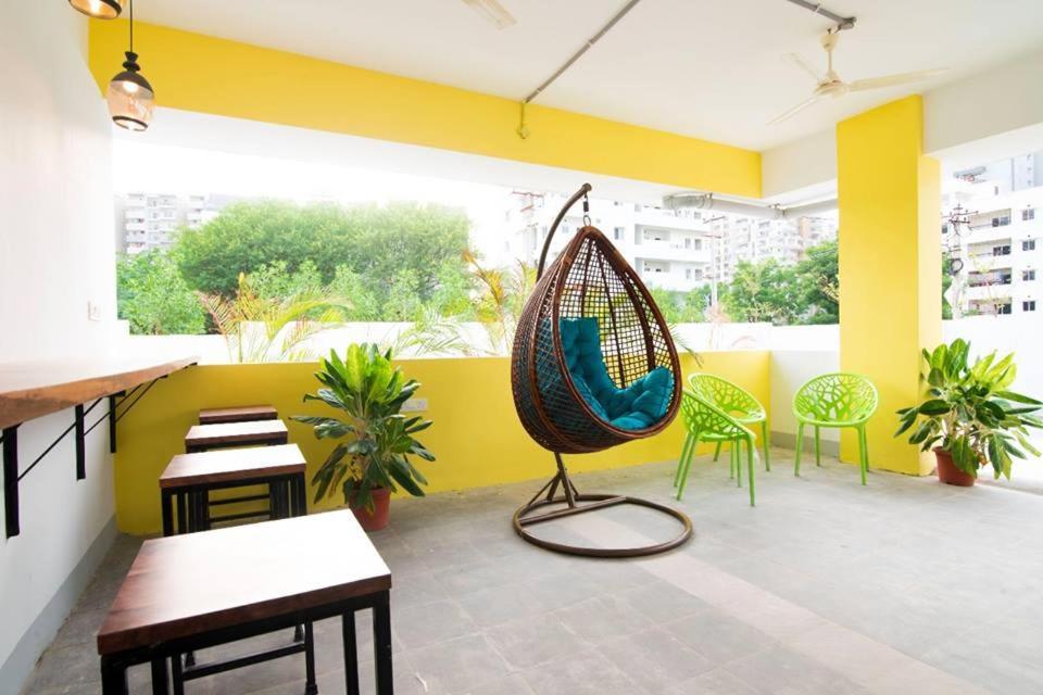 Buzz Quarter Hotel Хидерабад Екстериор снимка